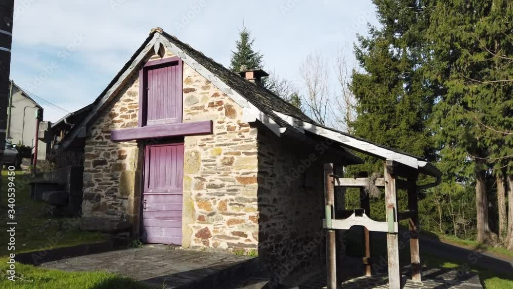 Allassac (Corrèze, France) - Les trois villages - Verdier bas - Four à pain et métier à ferrer Allassac (Corrèze, France) - Les trois villages - Verdier bas - Four à pain et métier à ferrer