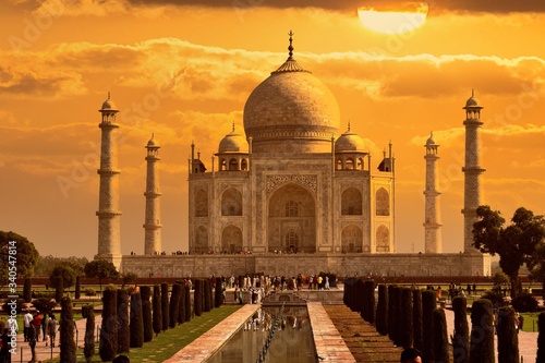 taj mahal at sunset