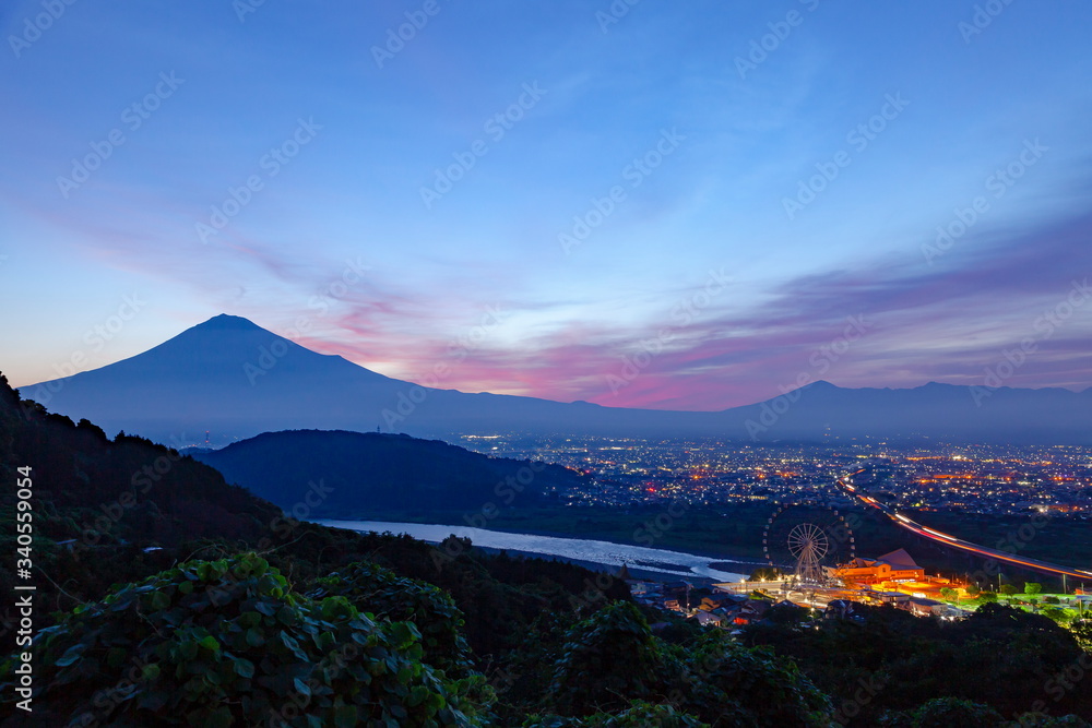 夜明けの富士山、静岡県富士市岩淵にて