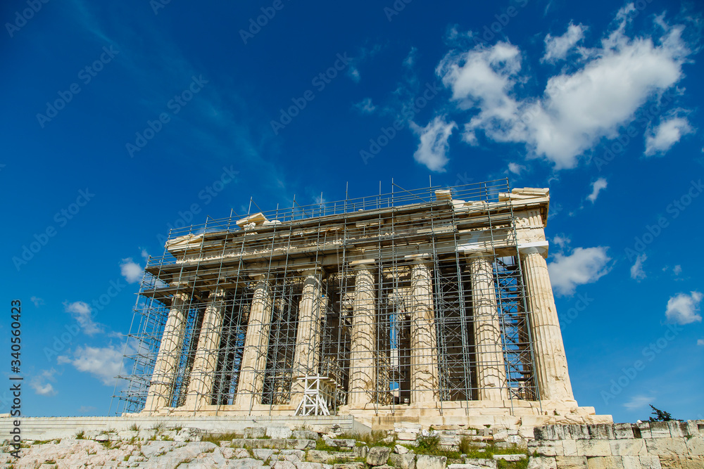 Obraz premium Parthenon temple on the Acropolis of Athens,Greece