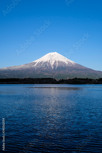 田貫湖と富士山 © kazu8