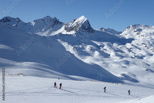 Bivio, Skitour auf den Piz dal Sasc. Skitourengruppe mit Piz Mäder, Piz Turba und Piz Forcellina. photo