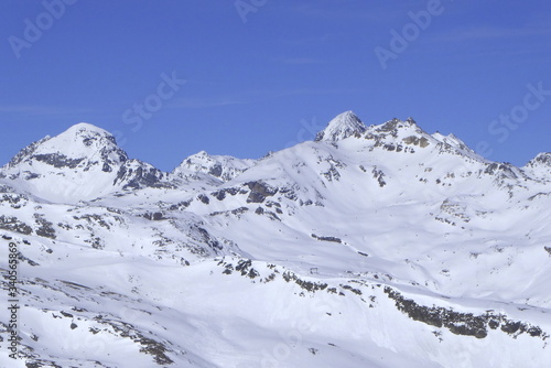Bivio  Skitour auf den Piz dal Sasc. Blick vom Gipfel auf Mazzaspitz  T  lihorn  Piz Platta und Piz Surpar  .