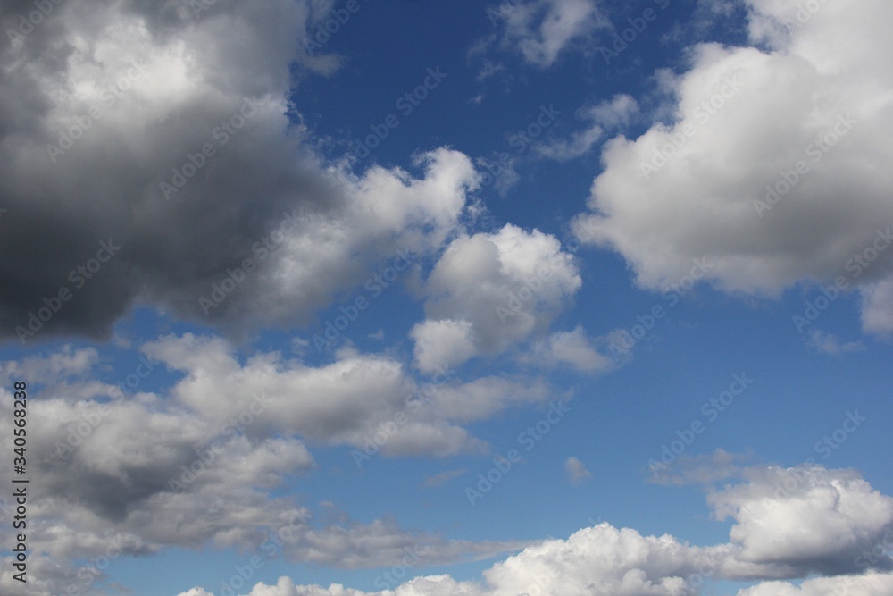 Obraz premium Blue sky background with clouds. Sky with clouds