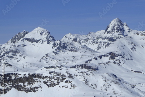 Bivio, Skitour auf den Piz dal Sasc. Blick vom Gipfel auf Mazzaspitz, Tälihorn und Piz Platta.