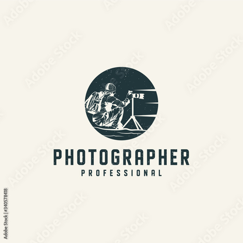 Professional photographer logo design Premium Vector