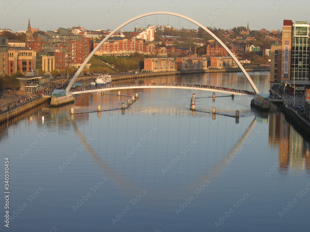 Fototapeta premium Gateshead Millenium Bridge Newcastle Upon Tyne England