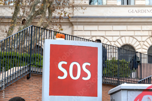 фотографія Emergency SOS sign on ome street, Italy