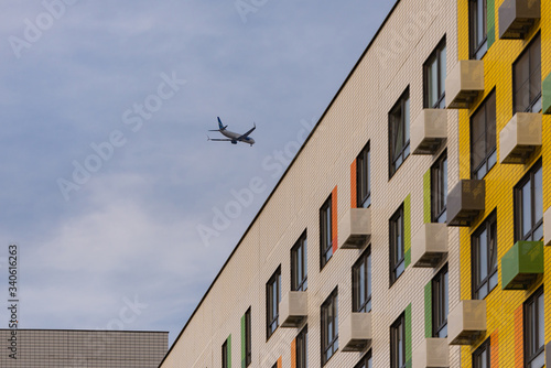 The plane over the apartment block. Glissada passes over high-rise buildings. Noise from planes prevents sleep
