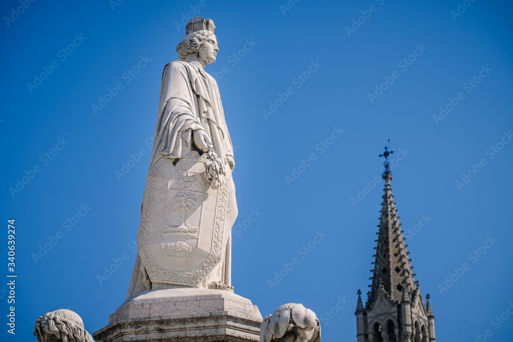 Obraz premium Fontaine Pradier sur l'Esplanade à Nîmes