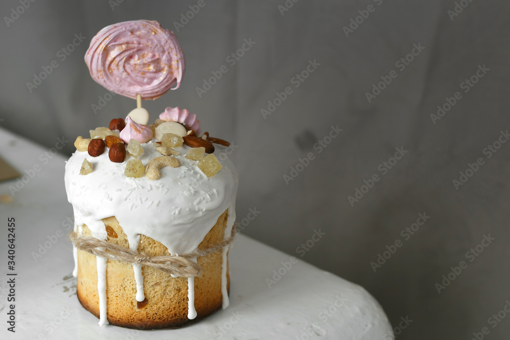 Easter cakes with nuts, Bizet, candied pineapple. Easter cakes rewound with craft rope. Easter cakes with nuts, Bizet, candied pineapple. Easter cakes rewound with craft rope.