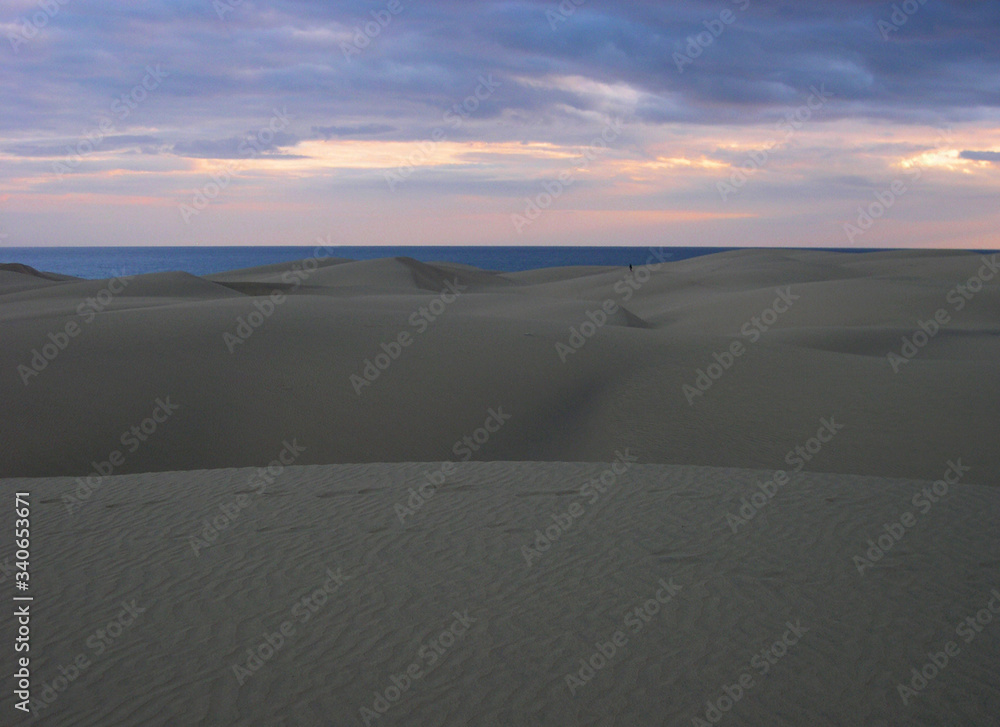 Fototapeta premium Beautiful view of the dunes in Maspalomas beach during the sunset. South of Gran Canaria Island. Spain.