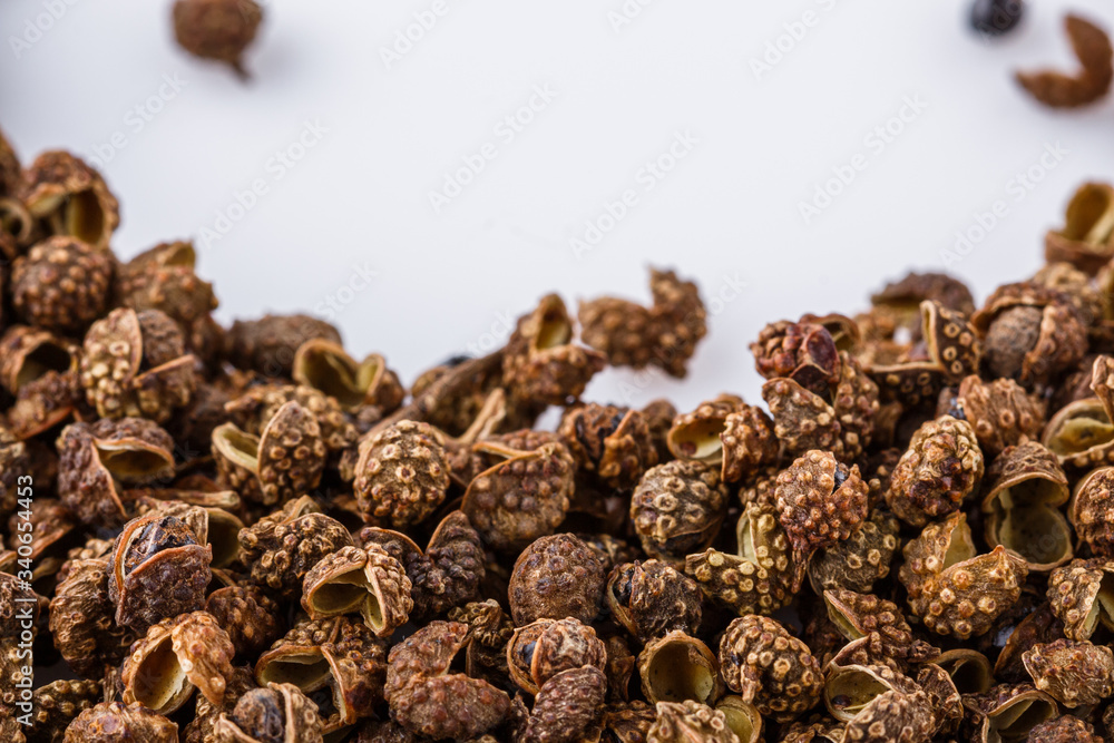 Obraz premium fragrant Sichuan pepper on white acrylic background