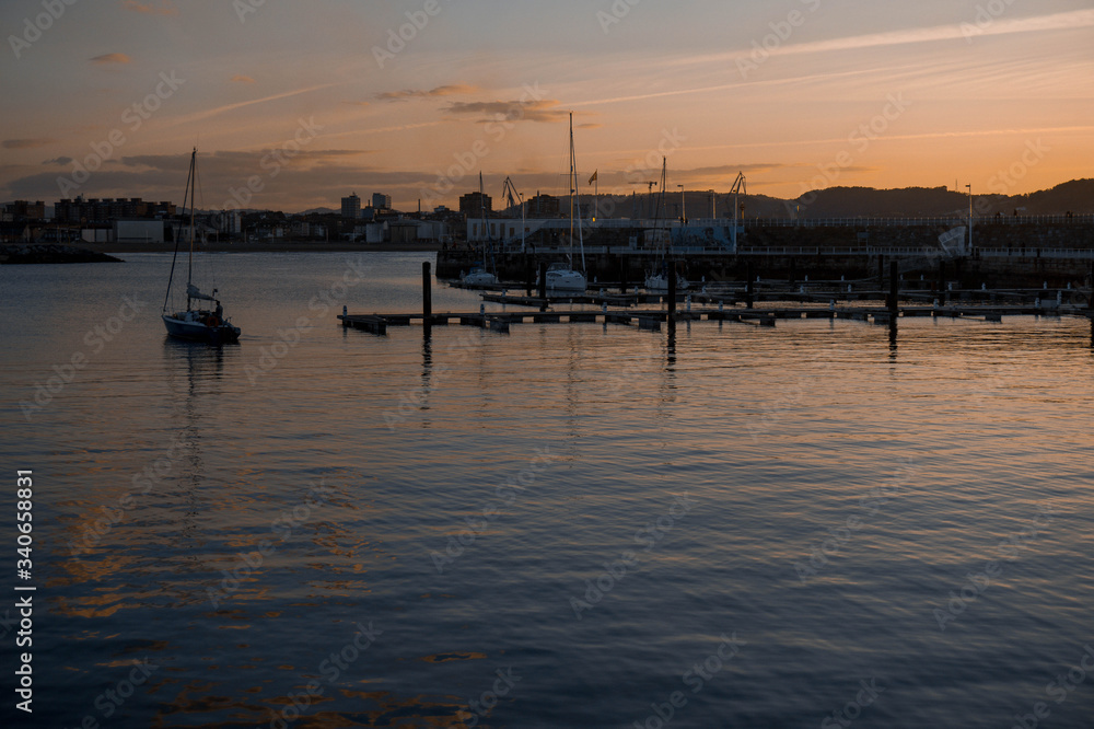 Fototapeta premium beautiful sunset with colors in the north of spain feeling of heat