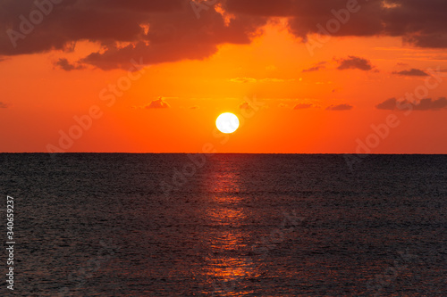 日本最南端、沖縄県波照間島・海辺の夕景