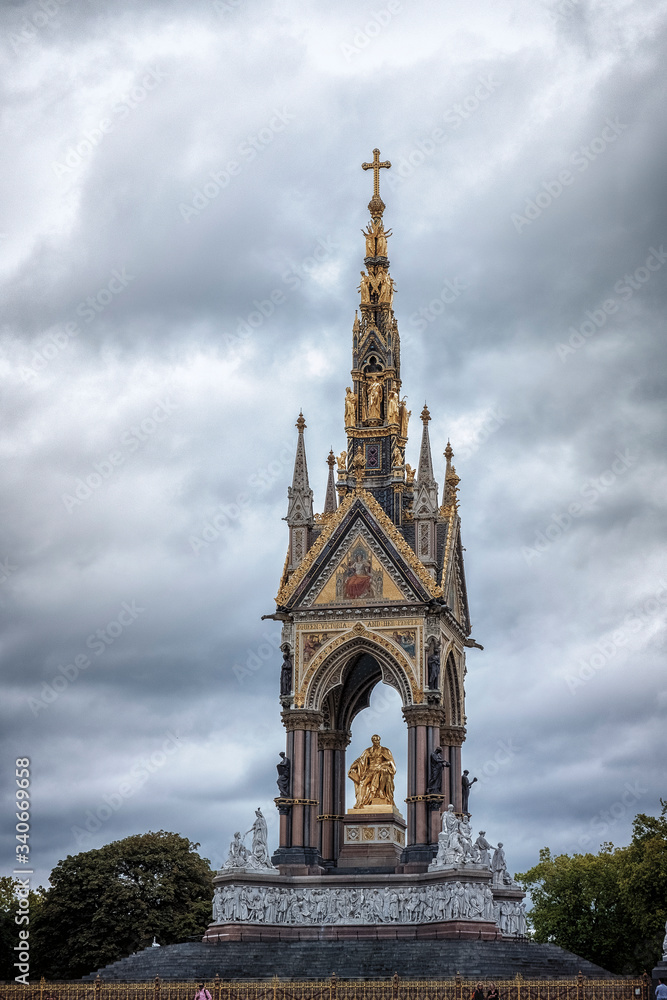 Albert Memorial in Londons Hyde Park. Prince Albert Memorial, Gothic Memorial to Prince Albert in London, United Kingdom.