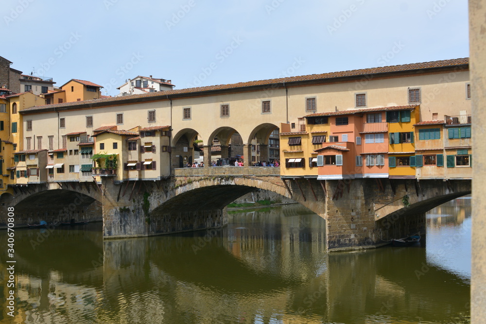 casa sobre un  puente Florencia Italia