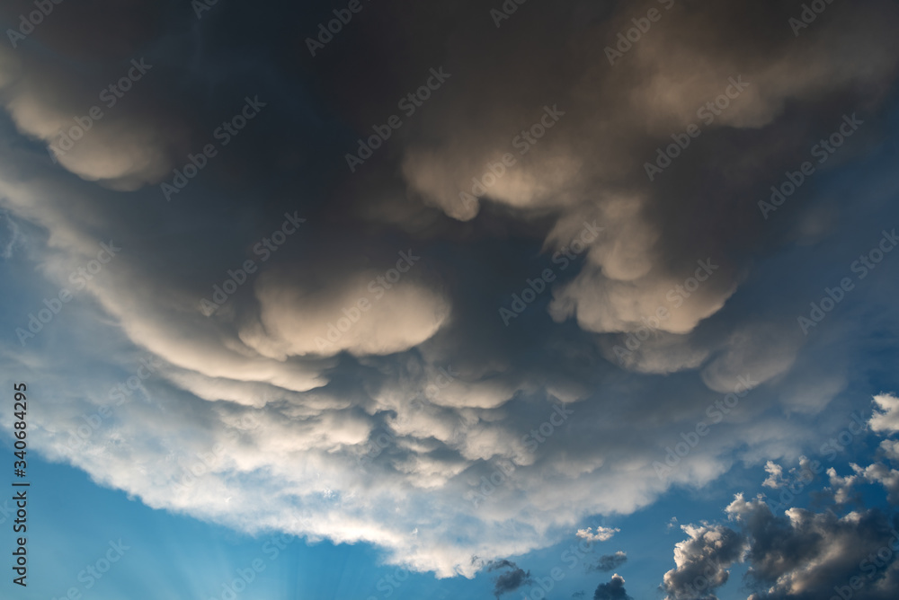 Obraz premium Dramatisches Wolkengebilde