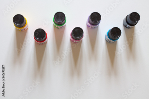 Vasetti di colore per pittura