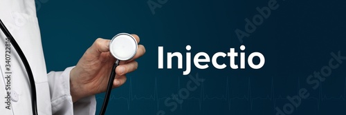 Injectio. Arzt im Kittel hält Stethoskop. Das Wort Injectio steht daneben. Symbol für Medizin, Krankheit, Gesundheit photo