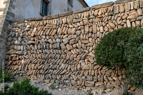 schöne alte Mauer in einem Spanischen Dorf