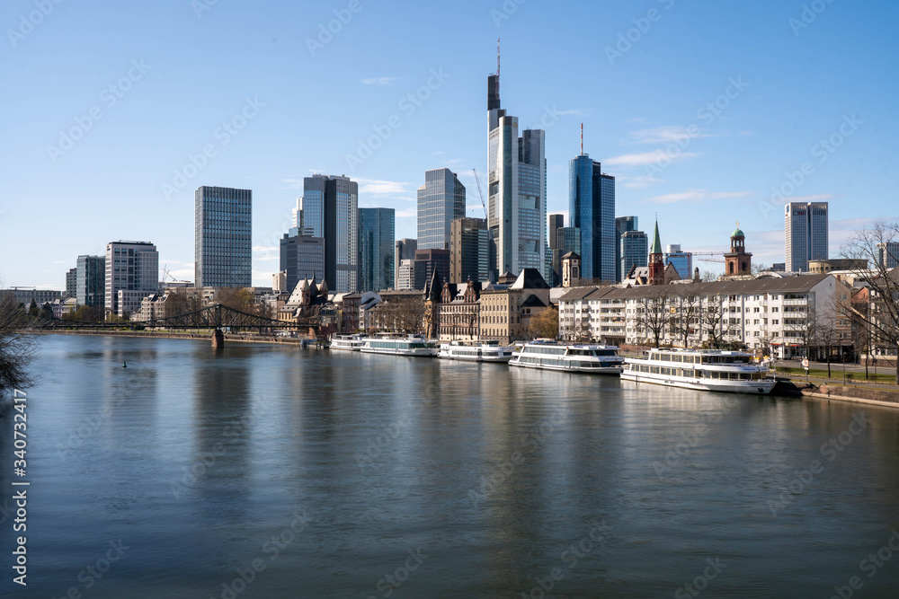 Obraz premium Frankfurt, Germany - March 31, 2020: frankfurt skyline view from main riverside in springtime