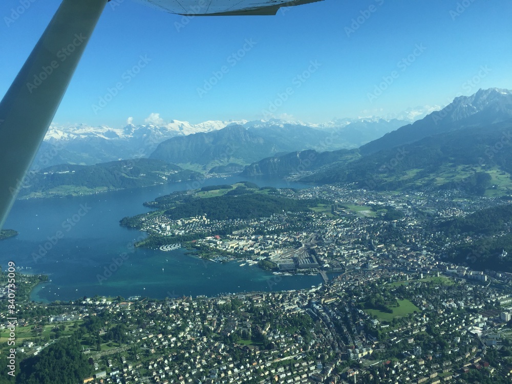 Fototapeta premium Flug über die Schweiz
