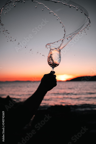 Bicchiere di vino al tramonto