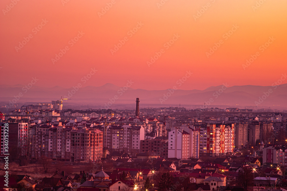 Fototapeta premium Sunset over the Ukrainian city