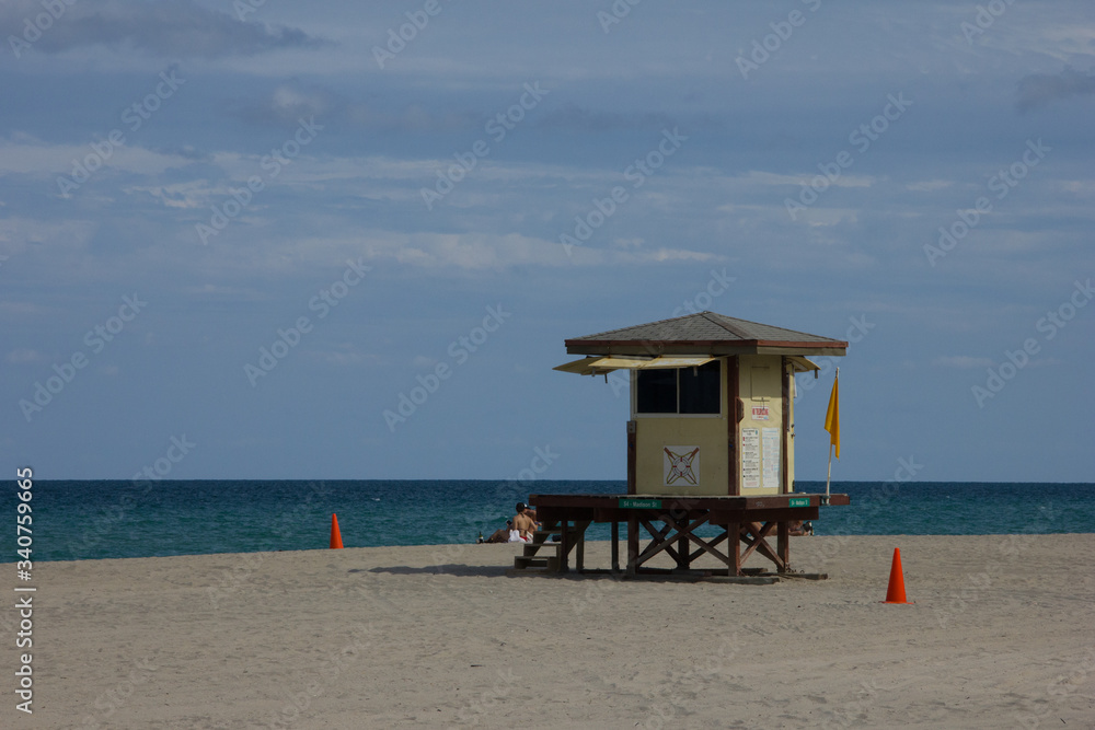 Casa de guardavida en la playa de Miami