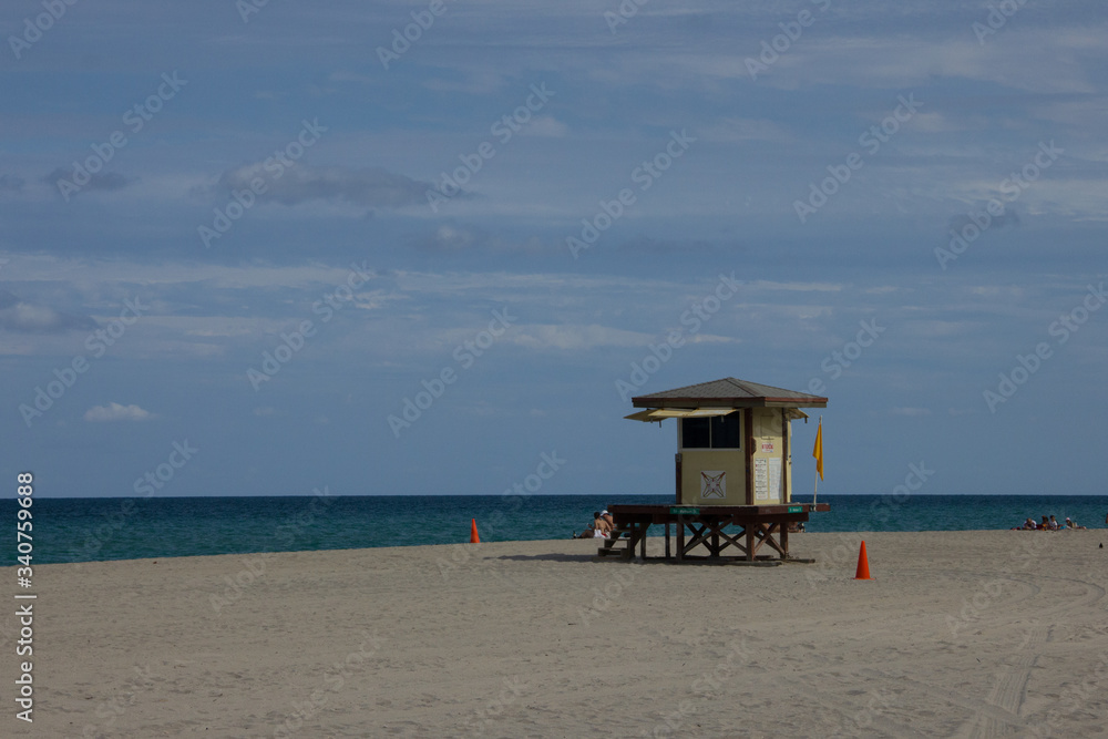 Casa de guardavida en la playa de Miami