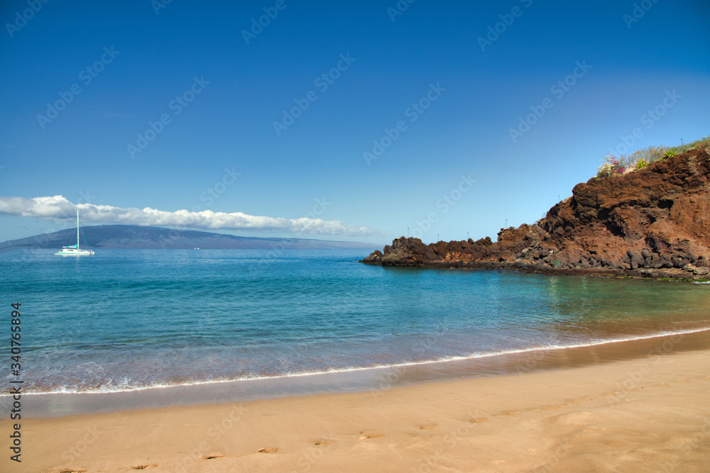 Clear, sunny morning at Black Rock on Ka'anapalli Beach on Maui