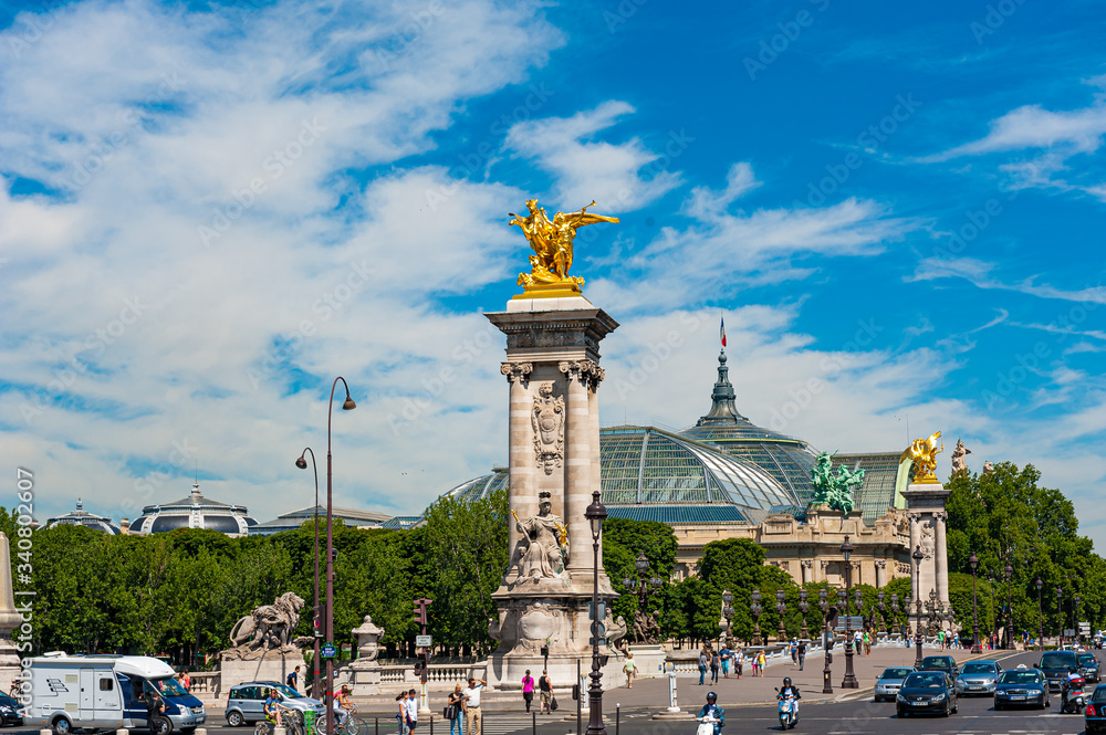 Vista do Grand Palais da Ponte Alexandre III