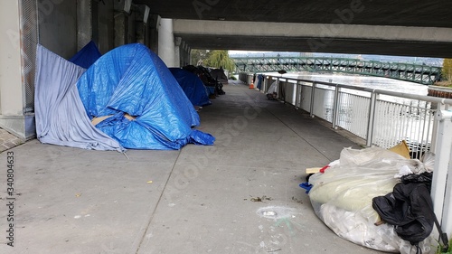 Fényképezés Homeless camp by the lake