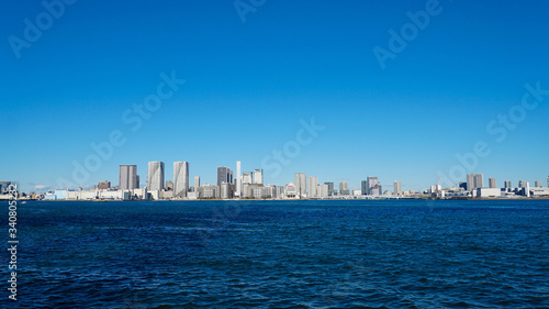 快晴の東京　東京湾に面した大都会 © ToYoPHoTo