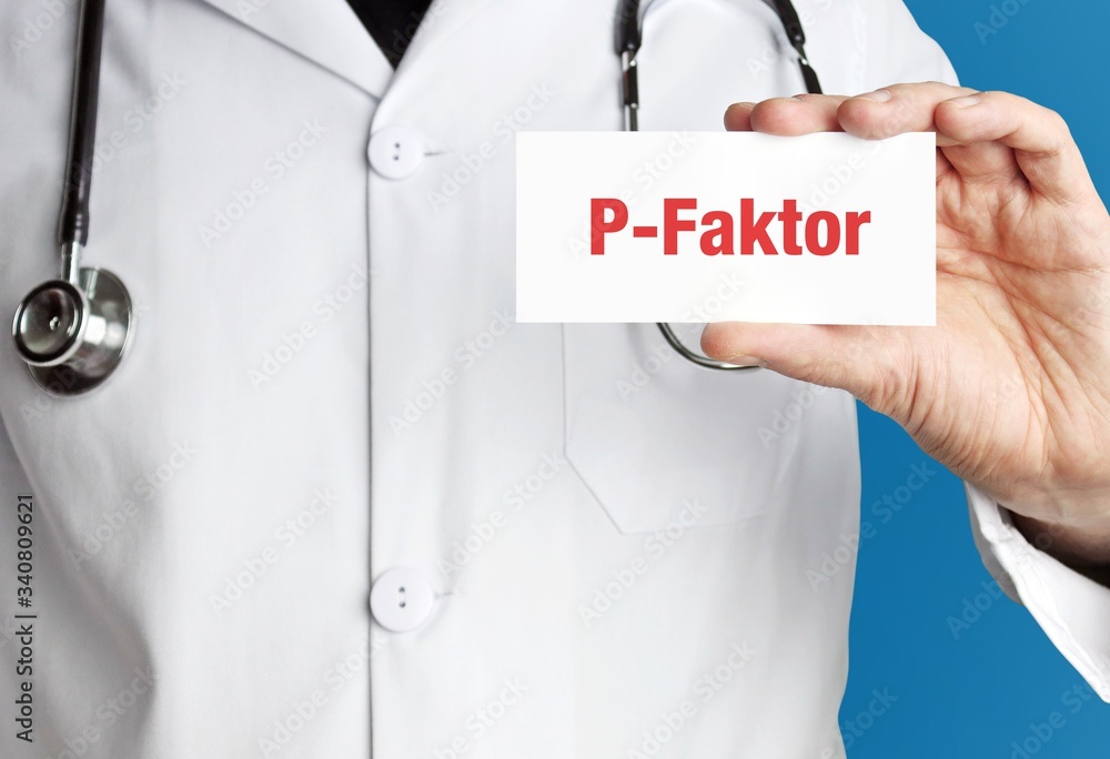 P-Faktor. Arzt im Kittel hält Visitenkarte hoch. Der Begriff P-Faktor steht im Schild. Symbol für Krankheit, Gesundheit, Medizin P-Faktor. Arzt im Kittel hält Visitenkarte hoch. Der Begriff P-Faktor steht im Schild. Symbol für Krankheit, Gesundheit, Medizin