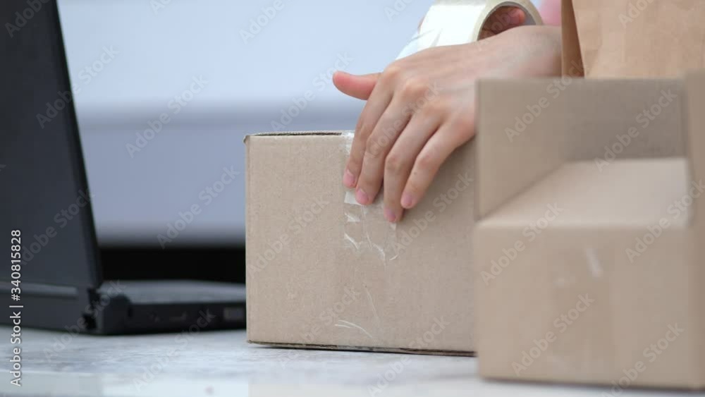 Prepare the products into the box for e-commerce online shopping delivery. Prepare the products into the box for e-commerce online shopping delivery.