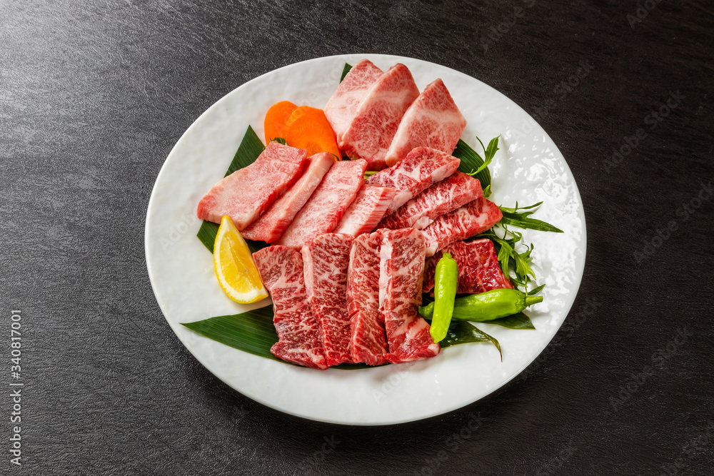 和牛で焼肉 Japanese style luxury grilled beef 和牛で焼肉 Japanese style luxury grilled beef