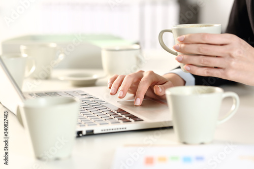 Bilde på lerret Executive hands overworking taking caffeine drink