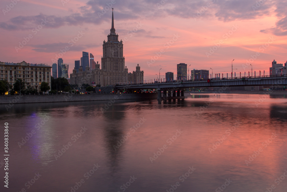 Obraz premium Sunset on the river. Moscow Stalin-era skyscraper at sunset.