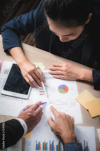 Group of Business People Di...