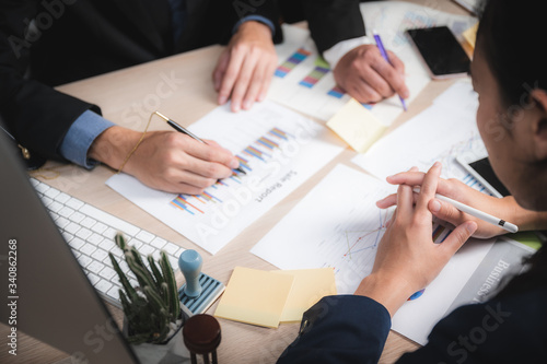 Group of Business People Di...