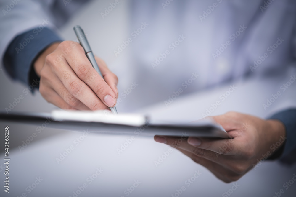 Medical scientists are analyzing data in the laboratory. Medical scientists are analyzing data in the laboratory.