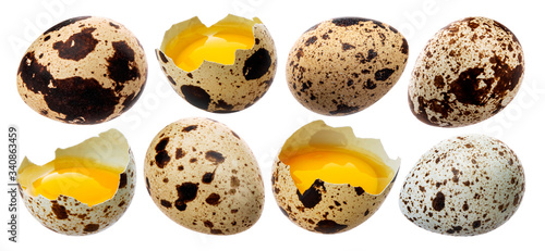 Fotografia Fresh quail eggs isolated on white background