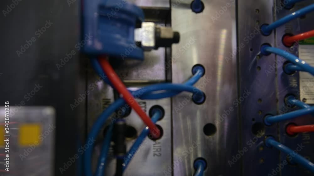 Automatic press for the production of plastic products. Automatic press for the production of plastic products.
