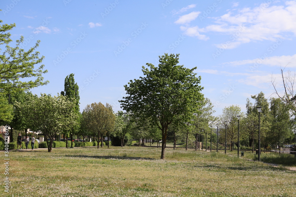 Le parc Bourlione à Corbas, grand espace vert - Ville de Corbas - Département du Rhône - France Le parc Bourlione à Corbas, grand espace vert - Ville de Corbas - Département du Rhône - France