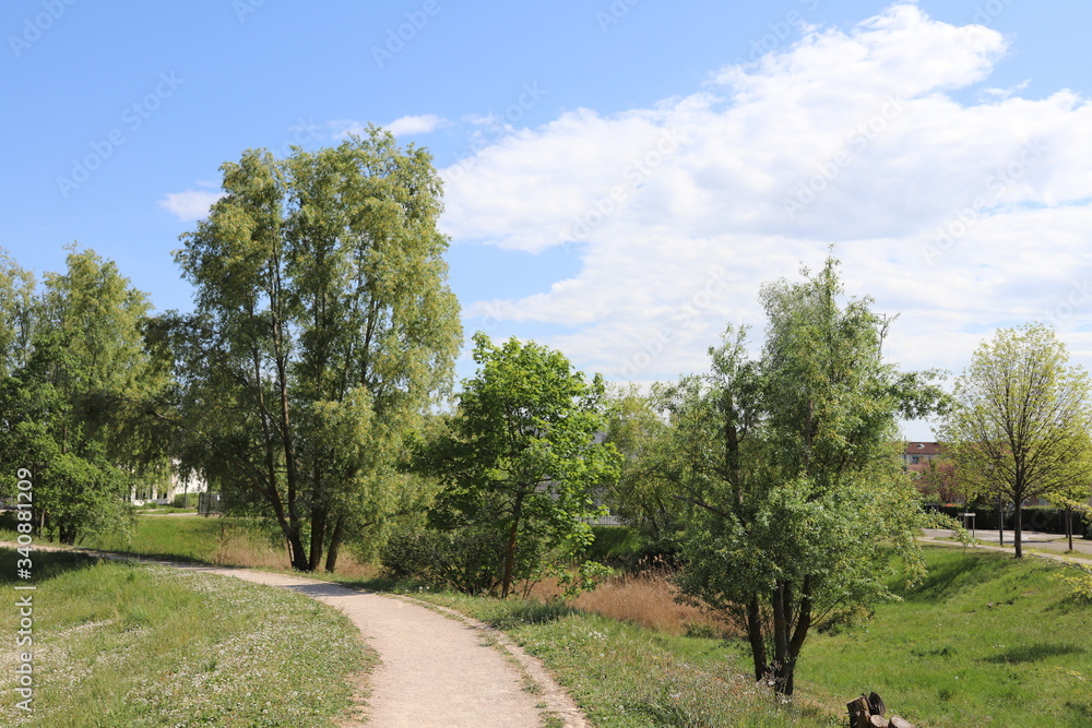 Le parc Bourlione à Corbas, grand espace vert - Ville de Corbas - Département du Rhône - France Le parc Bourlione à Corbas, grand espace vert - Ville de Corbas - Département du Rhône - France