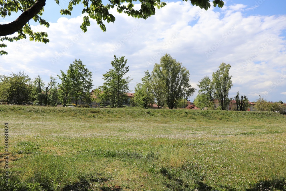 Le parc Bourlione à Corbas, grand espace vert - Ville de Corbas - Département du Rhône - France Le parc Bourlione à Corbas, grand espace vert - Ville de Corbas - Département du Rhône - France