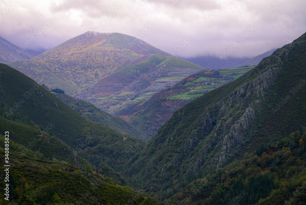 Fototapeta premium Wooded Mountains under a Cloudy Sky