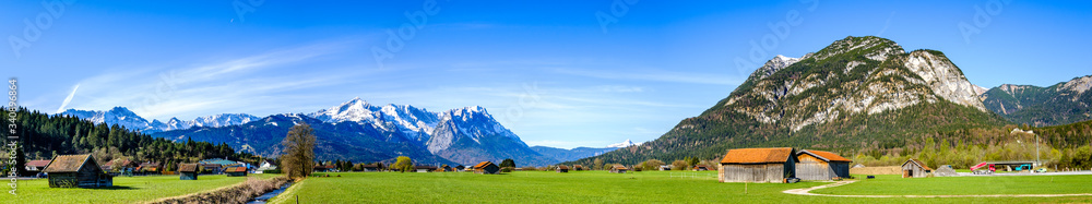 mountains in garmisch-partenkirchen